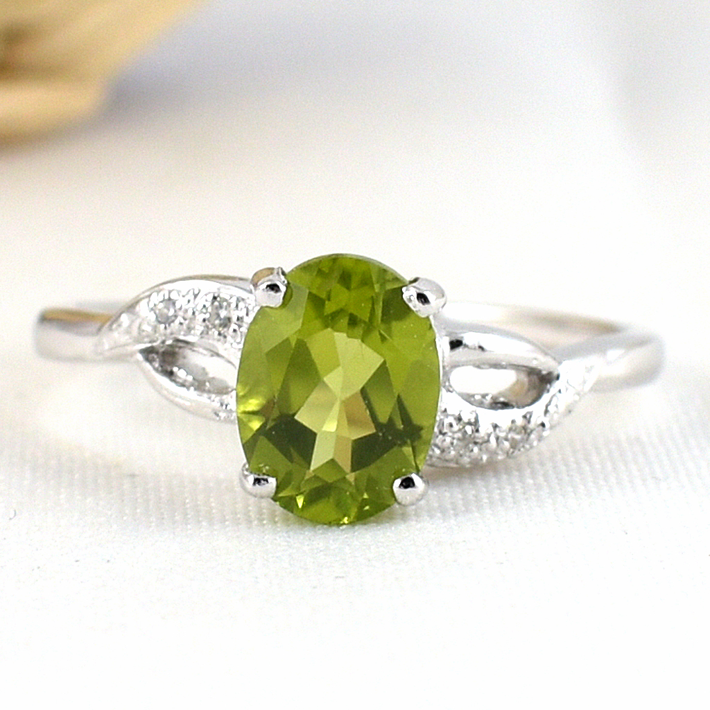 แหวนเงินแท้ราคาถูกชุบทองคำขาว เพอริดอทแท้ 1.60 กะรัต เพชรCZ 0.028 กะรัต งานประณีตสวยงาม สั่งผลิตค่ะ