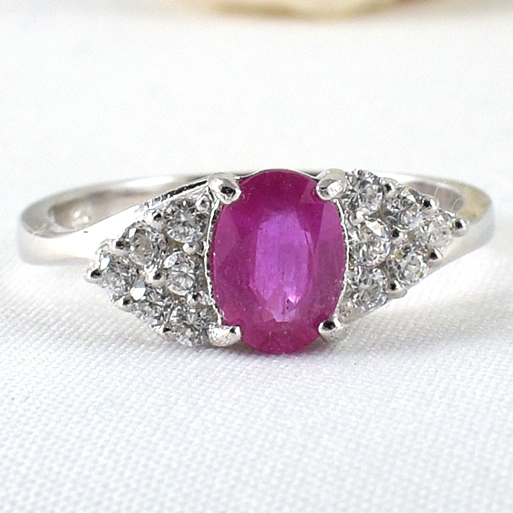 แหวนเงินแท้ราคาถูกชุบทองคำขาว ทับทิมแท้ 0.95 กะรัต เพชรCZ 0.30 กะรัต งานประณีตสวยงาม สั่งผลิตค่ะ