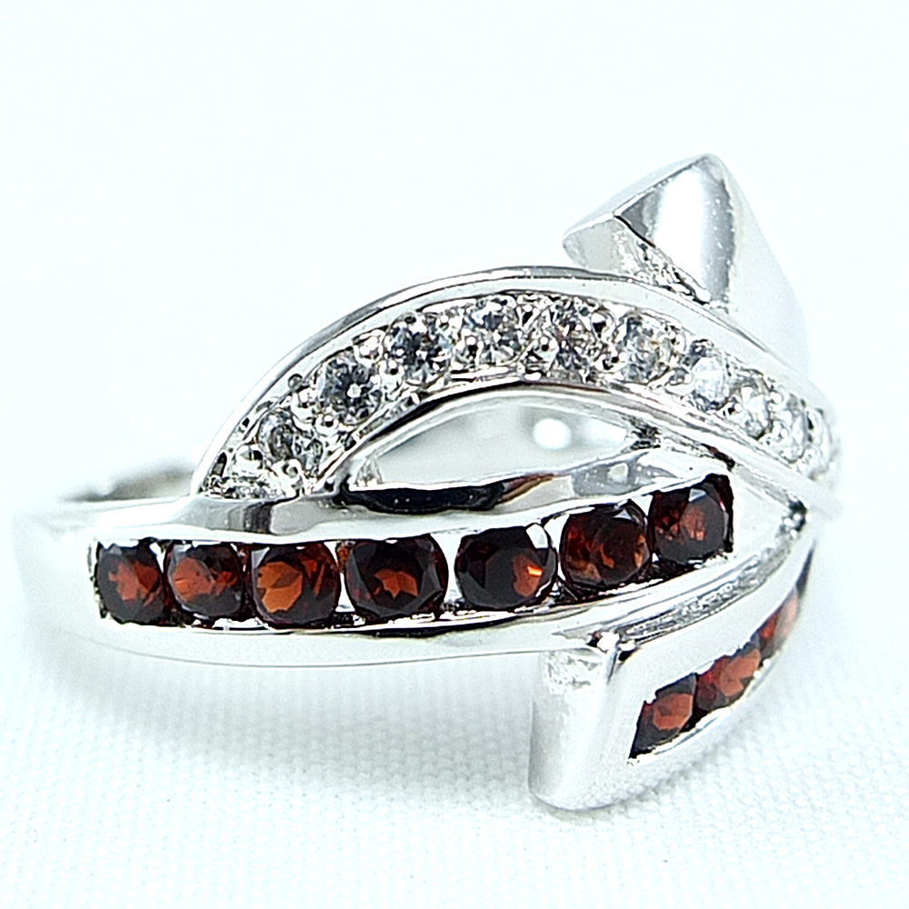 แหวนเงินแท้ราคาถูกชุบทองคำขาว พลอยแท้โกเมน 0.66 กะรัต เพชรCZ 0.091 กะรัต งานประณีตสวยงาม สั่งผลิตค่ะ