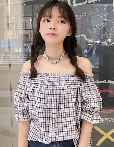 เสื้อแฟชั่นปาดไหล่ลายสก๊อตใส่สายคล้องคอเก๋ๆสไตล์เกาหลี รหัส 1623-สีขาว