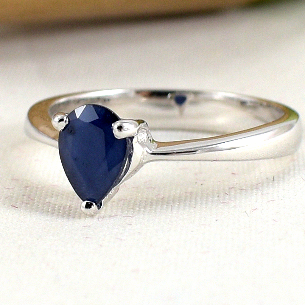 แหวนเงินแท้ราคาถูกชุบทองคำขาว ไพลินแท้ 0.62 กะรัต งานประณีตสวยงาม สั่งผลิตค่ะ