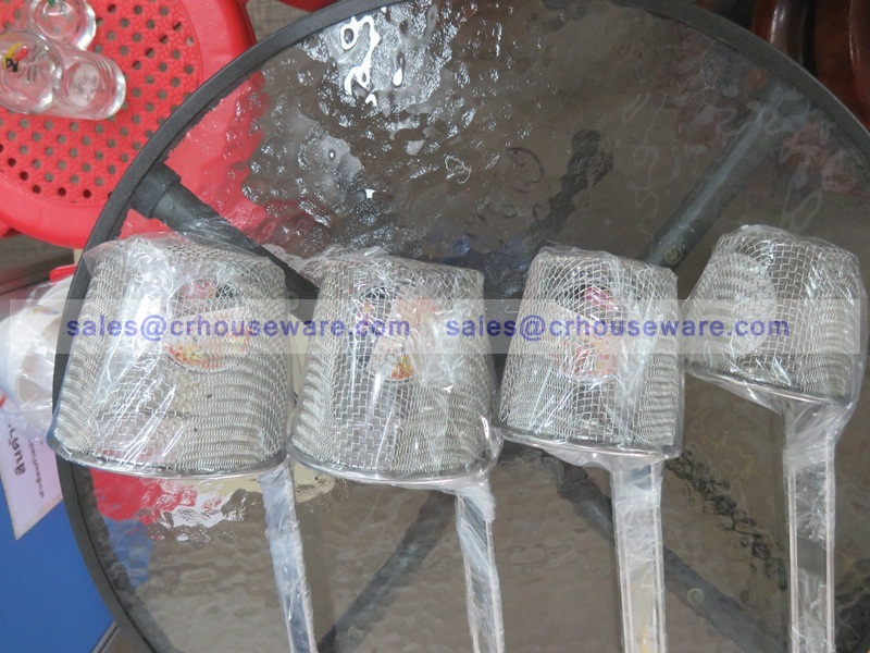 ตะกร้อลวกก๋วยเตี๋ยวสแตนเลส 12 นิ้ว ด้ามไม้ 008-WT-12