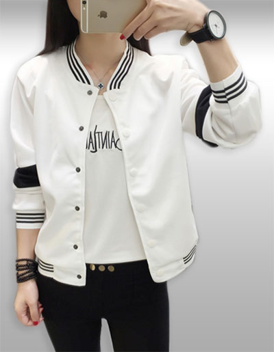 เสื้อคลุมแฟชั่นแขนยาวสีขาวแต่งลายสีดำ รหัส1560