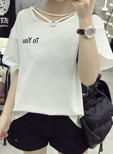เสื้อครอปแฟชั่นสกรีนหน้าอกขวาTo youแต่งสายห้อยคอน่ารักสไตล์เกาหลี รหัส 1604