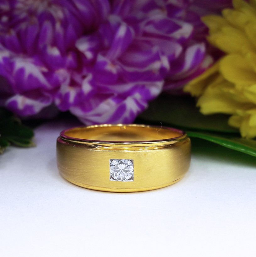 สั่งผลิตเพชรเบลเยี่ยมคัท แหวนแต่งงาน แหวนหมั้น ใส่เที่ยว ออกงาน แหวนทองคำ 18K เพชรแท้ 0.13 กะรัต 7.75 กรัม น้ำ 99 ราคาถูกมาก มีใบรับประกันค่ะ