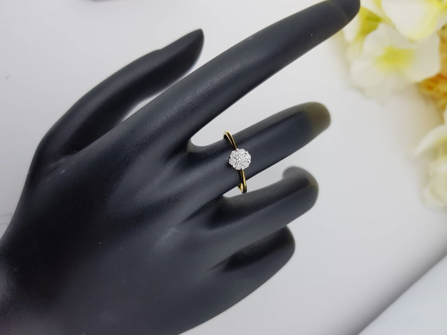 สั่งผลิตเพชรเบลเยี่ยมคัท แหวนแต่งงาน แหวนหมั้น ใส่เที่ยว ออกงาน แหวนทองคำ 18K เพชรแท้ 0.20 กะรัต 1.40 กรัม น้ำ 99 ราคาถูกมาก มีใบรับประกันค่ะ