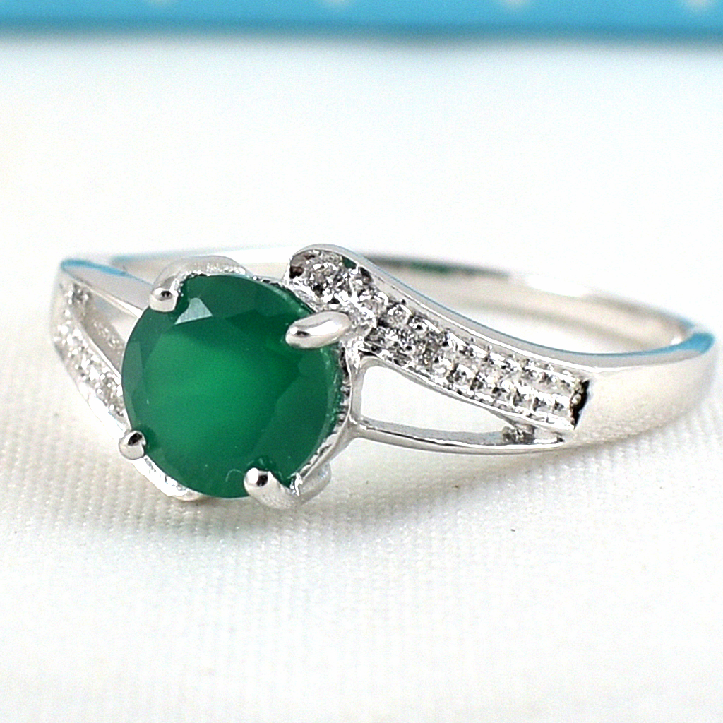 แหวนเงินแท้ราคาถูกชุบทองคำขาว พลอยแท้กรีนอะเกท 0.80 กะรัต เพชรCZ 0.02 กะรัต งานประณีตสวยงาม สั่งผลิตค่ะ