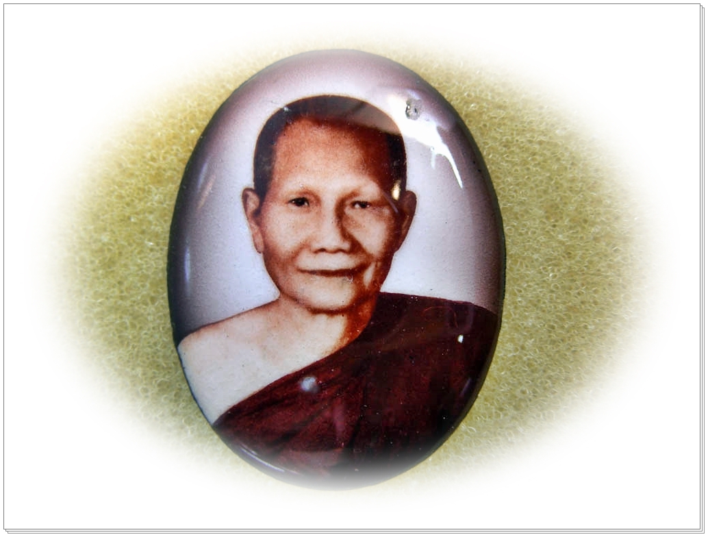 ล็อกเก็ต รูปหลวงพ่อจรัญ ฐิตธมฺโม วัดอัมพวัน จ.สิงห์บุรี