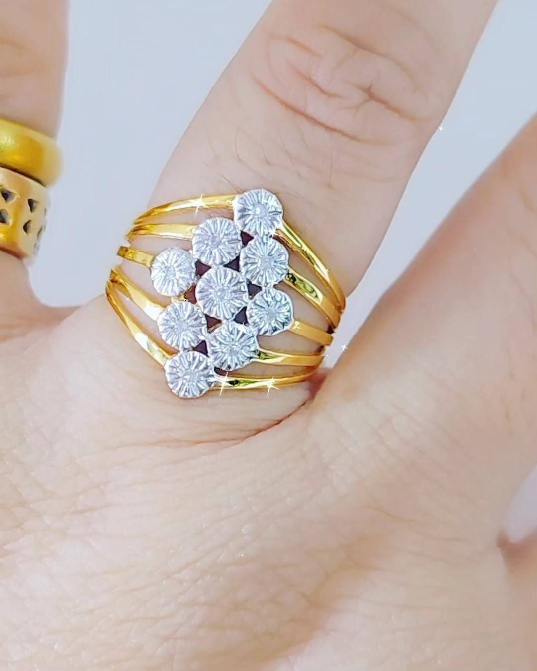 พร้อมส่งและสั่งผลิตแหวนเพชรฝังเหมือนใส่เพชรเม็ดใหญ่ แหวนแต่งงาน แหวนหมั้น ใส่เที่ยว ออกงาน แหวนทองคำ 9K เพชรกุหลาบแท้ 0.07 กะรัต 9 เม็ด ราคาถูกมาก ส่งฟรี