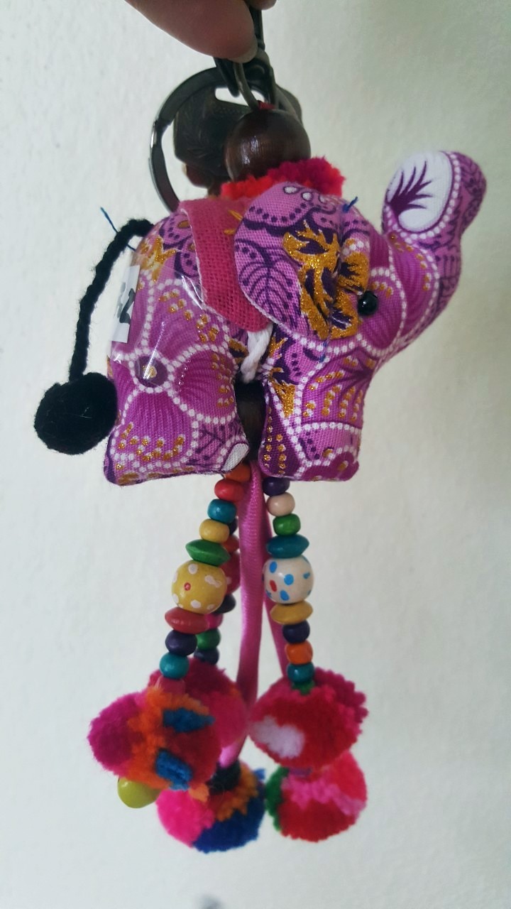 SIVAREE เศษผ้าตกแต่งเป็นรูปช้างห้อยพวงกุญแจ Upcycling Product ม่วง,เหลือง,แดง,เขียว กว้าง3นิ้วยาว3.5 นิ้ว