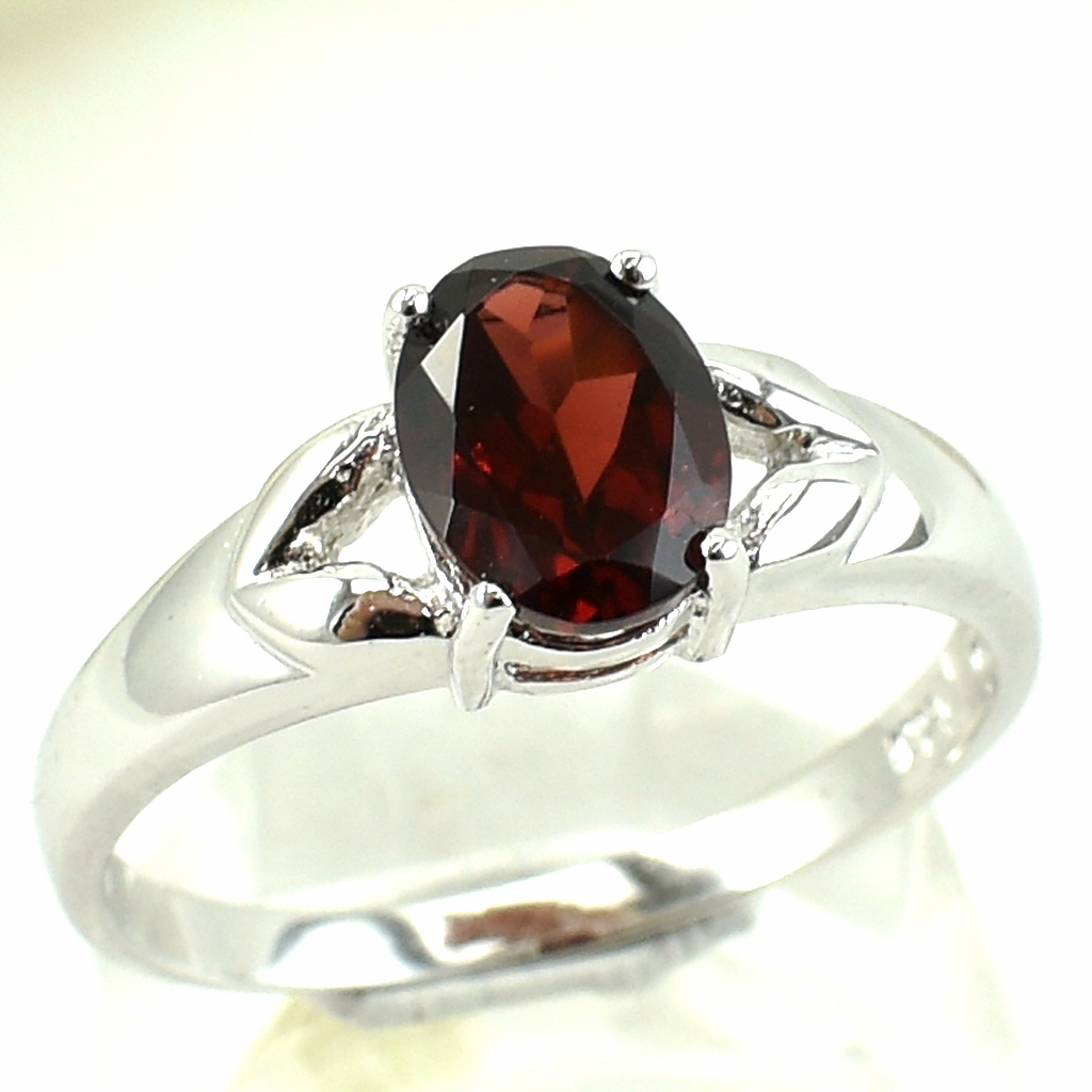 แหวนเงินแท้ราคาถูกชุบทองคำขาว โกเมนแท้ 1.65 กะรัต งานประณีตสวยงาม สั่งผลิตค่ะ