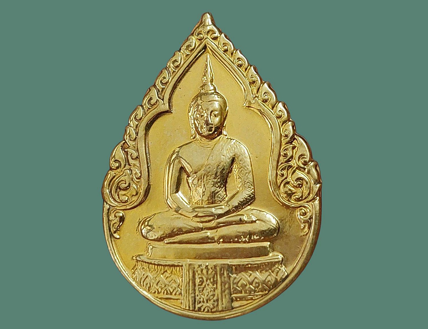เหรียญพระแก้วมรกต (แบบทรงเครื่องฤดูฝน) ฉลองกรุงรัตนโกสินทร์ครบ 200ปี ปี2525 หลัง ภปร. กะหลั่ยทอง