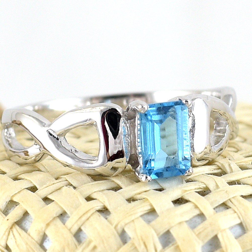 แหวนเงินแท้ราคาถูกชุบทองคำขาว สวิสบลูโทปาซแท้ 0.75 กะรัต งานประณีตสวยงาม สั่งผลิตค่ะ