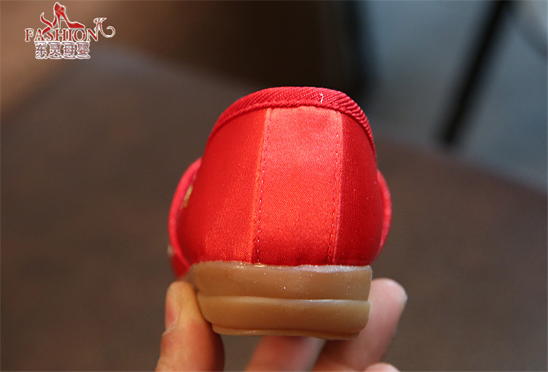 F รองเท้าจีนเด็ก ลายดอกเหมย