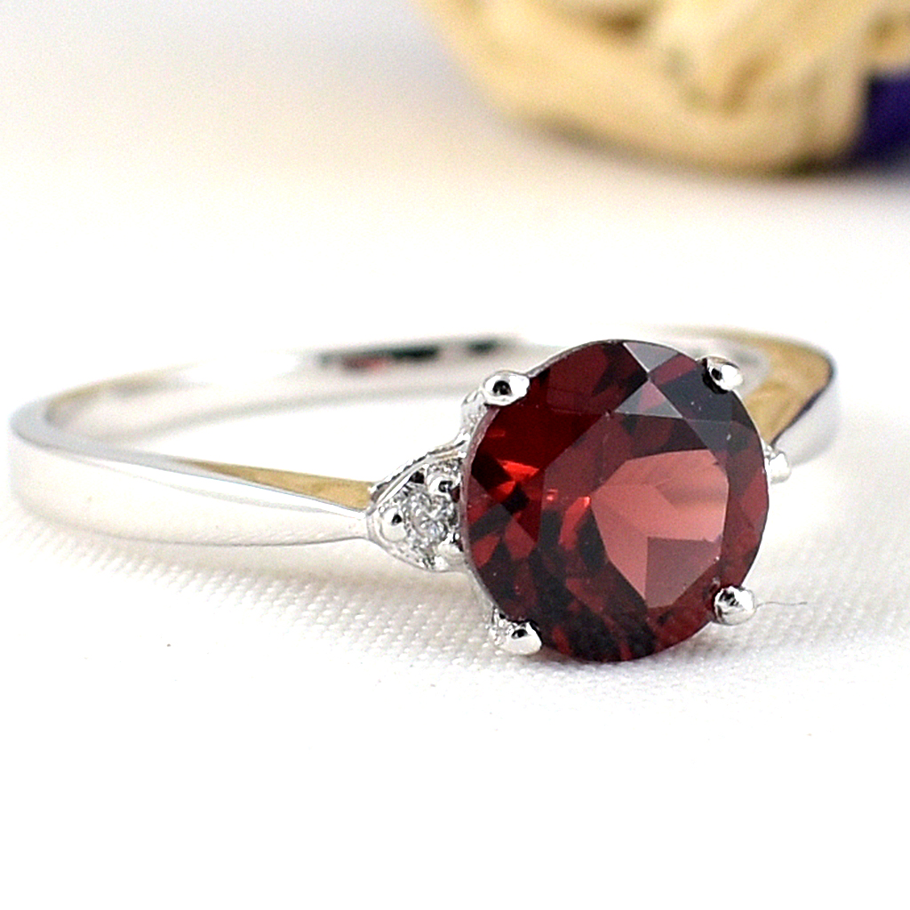 แหวนเงินแท้ราคาถูกชุบทองคำขาว พลอยแท้โกเมน 1.25 กะรัต เพชรCZ 0.02 กะรัต งานประณีตสวยงาม สั่งผลิตค่ะ