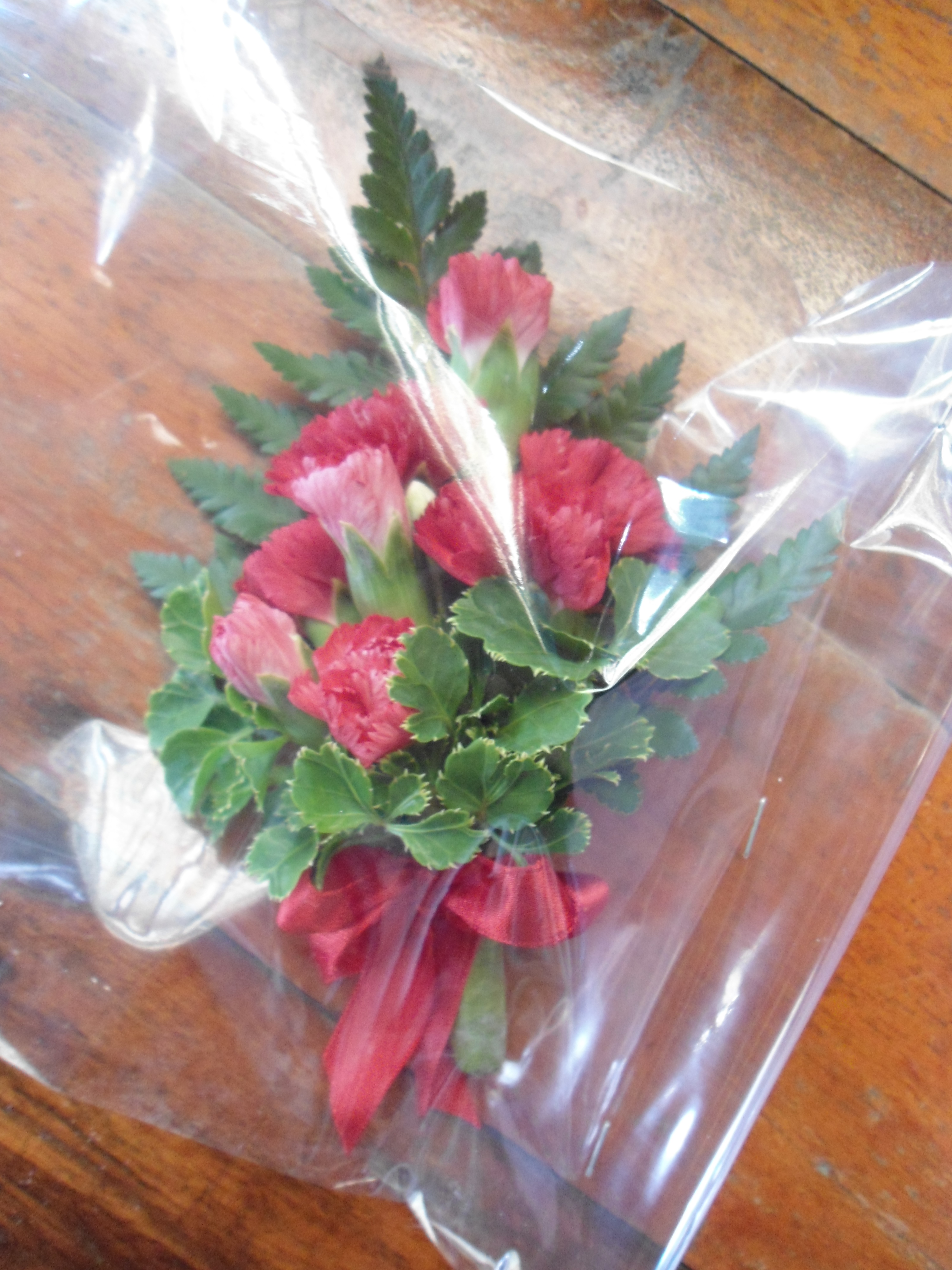 ช่อดอกไม้ติดหน้าอก (ส่งงาน รร.อยุธยาวิทาลัย)