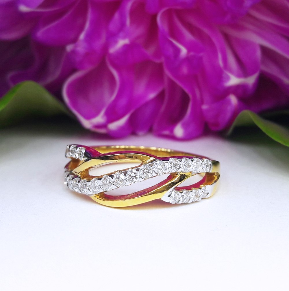 สั่งผลิตเพชรเบลเยี่ยมคัท แหวนแต่งงาน แหวนหมั้น ใส่เที่ยว ออกงาน แหวนทองคำ 18K เพชรแท้ 0.38 กะรัต 4.67 กรัม น้ำ 99 ราคาถูกมาก มีใบรับประกันค่ะ