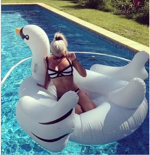 ห่วงยางแฟนซี รูปหงส์ขาว ขนาด 230cm ราคา 1490 ค่ะ