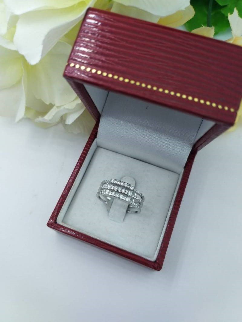 สั่งผลิตเพชรเบลเยี่ยมคัท แหวนแต่งงาน แหวนหมั้น ใส่เที่ยว ออกงาน แหวนทองขาว 18K เพชรแท้ 0.29 กะรัต 0.47 กรัม น้ำ 99 ราคาถูกมาก มีใบรับประกันค่ะ