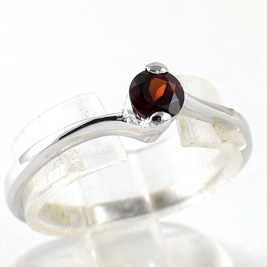 แหวนเงินแท้ราคาถูกชุบทองคำขาว โกเมนแท้ 0.35 กะรัต งานประณีตสวยงาม สั่งผลิตค่ะ