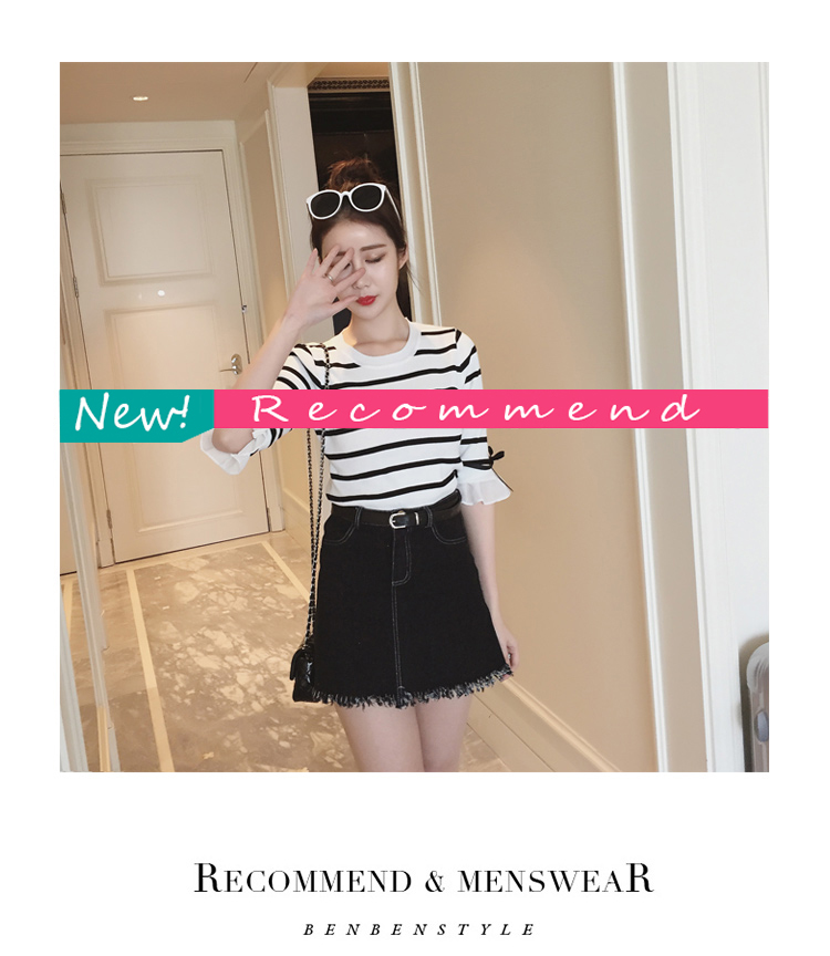  เสื้อยืดแฟชั่นลายริ้วขาวดำ คอกลม แขนสามส่วน ดีเทลแต่งโบว์ที่ปลายแขน ใส่เที่ยว หรือลำลอง สวยหวานน่ารักสไตล์เกาหลี