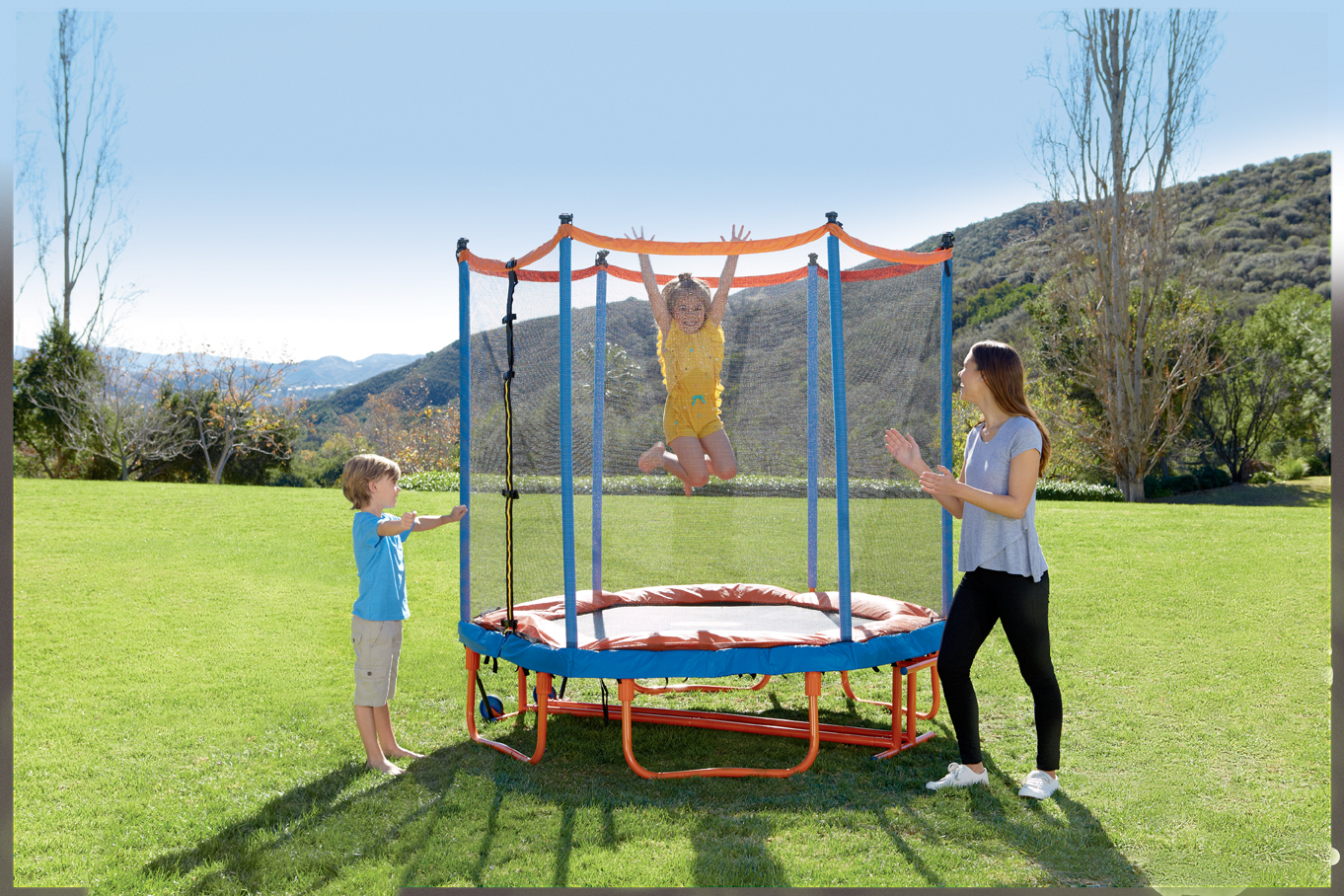 แทรมโพลีนขนาดใหญ่แบบพับเก็บได้ Little Tikes Easy Store 7-Foot Folding Trampoline