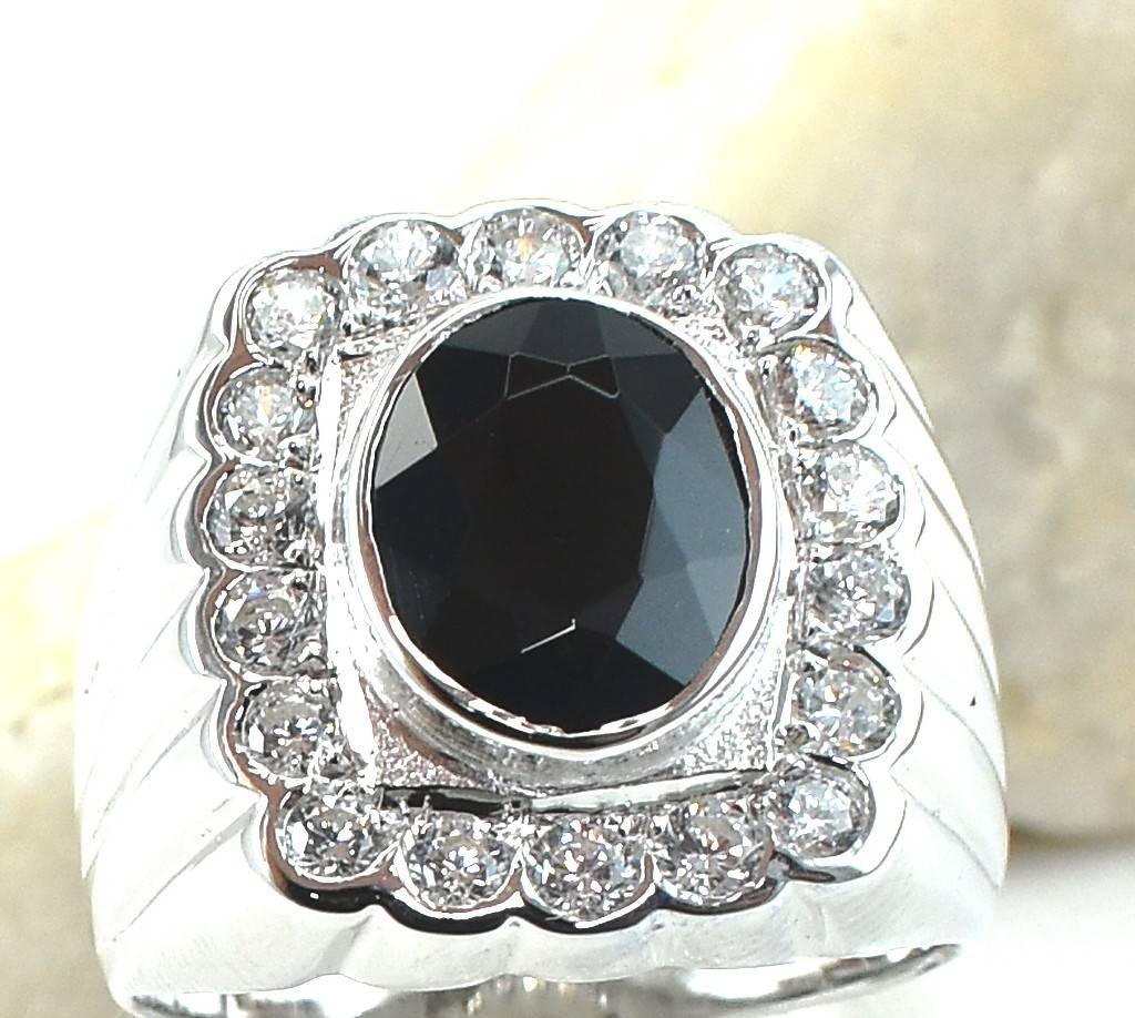 แหวนเงินแท้ราคาถูกชุบทองคำขาว นิลแท้ 2.50 กะรัต เพชรCZ 0.72 กะรัต งานประณีตสวยงาม สั่งผลิตค่ะ