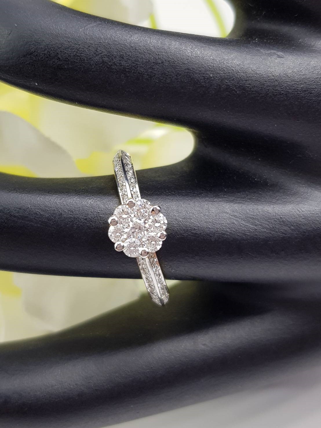 สั่งผลิตเพชรเบลเยี่ยมคัท แหวนแต่งงาน แหวนหมั้น ใส่เที่ยว ออกงาน แหวนทองคำ 18K เพชรแท้ 0.49 กะรัต 2.96 กรัม น้ำ 99 ราคาถูกมาก มีใบรับประกันค่ะ