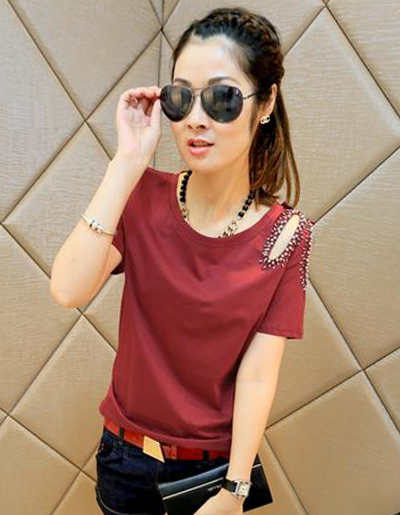 เสื้อยืดแฟชั่นคอกลม แต่งไหล่ เก๋ เก๋-1441-สีแดงเลือดหมู
