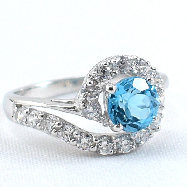 แหวนเงินแท้ราคาถูกชุบทองคำขาว สวิสบลูโทปาซแท้ 1.05 กะรัต เพชรCZ 0.48 กะรัต งานประณีตสวยงาม สั่งผลิตค่ะ