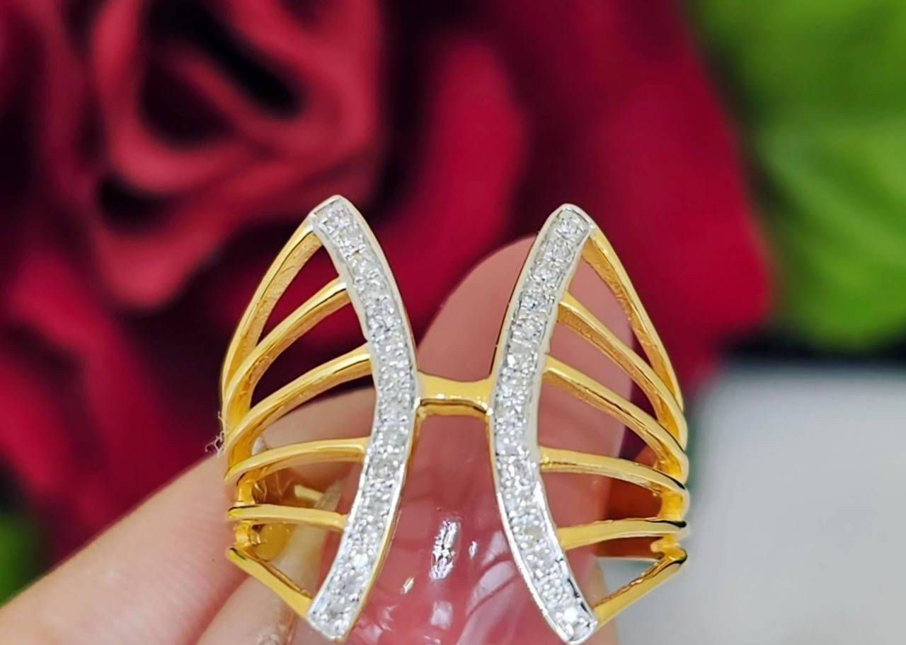 พร้อมส่งและสั่งผลิตแหวนเพชรก้านริ้วใบพัดใส่รับกับนิ้วมากๆ แหวนแต่งงาน แหวนหมั้น ใส่เที่ยว ออกงาน แหวนทองคำ 9K เพชรกุหลาบแท้ 0.15 กะรัต 30 เม็ด ราคาถูกมาก ส่งฟรี