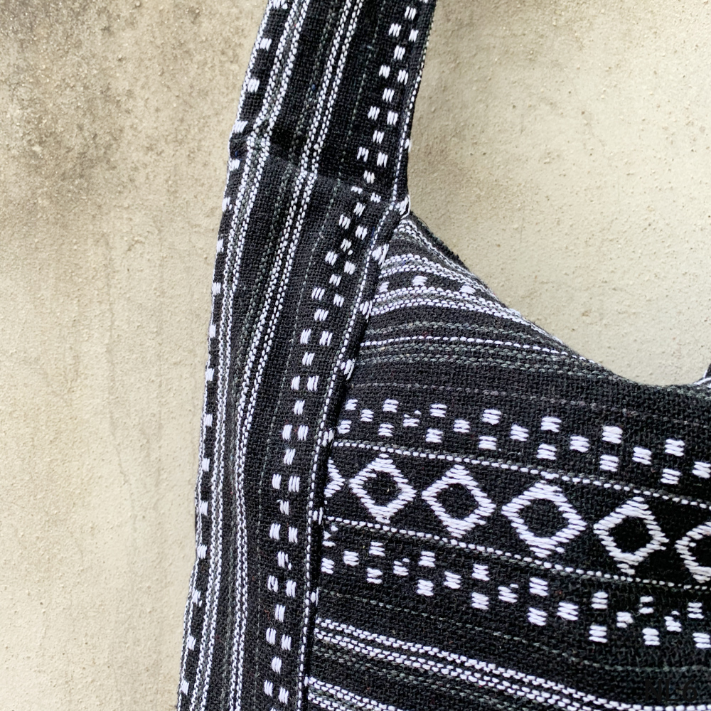 Size L กระเป๋าย่าม ขายย่าม ย่าม ย่ามสะพายข้าง ย่ามกะเหรี่ยง ย่ามชาวเขา กระเป๋าผ้านากา กระเป๋าสะพายข้าง กระเป๋าพาดตัว กระเป๋ามีซิป กระเป๋าฮิปปี้ กระเป๋าแนวๆ กระเป๋าแนวเซอร์ๆ ย่ามราคาถูก