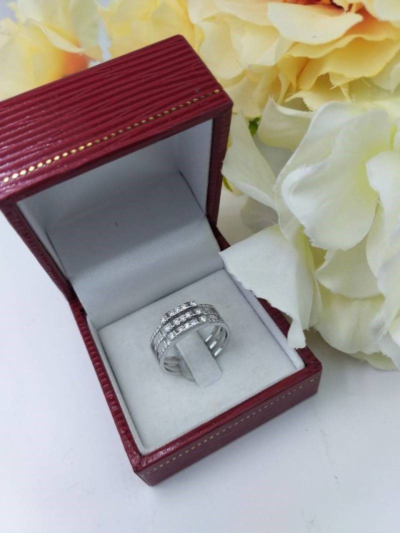 สั่งผลิตเพชรเบลเยี่ยมคัท แหวนแต่งงาน แหวนหมั้น ใส่เที่ยว ออกงาน แหวนทองขาว 18K เพชรแท้ 0.29 กะรัต 0.47 กรัม น้ำ 99 ราคาถูกมาก มีใบรับประกันค่ะ