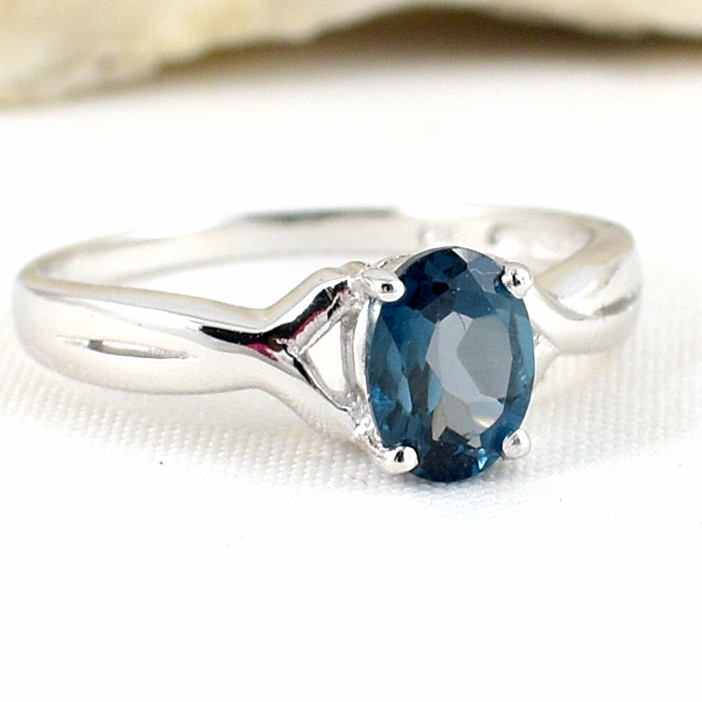 แหวนเงินแท้ราคาถูกชุบทองคำขาว ลอนดอนบลูโทปาซแท้ 0.95 กะรัต งานประณีตสวยงาม สั่งผลิตค่ะ