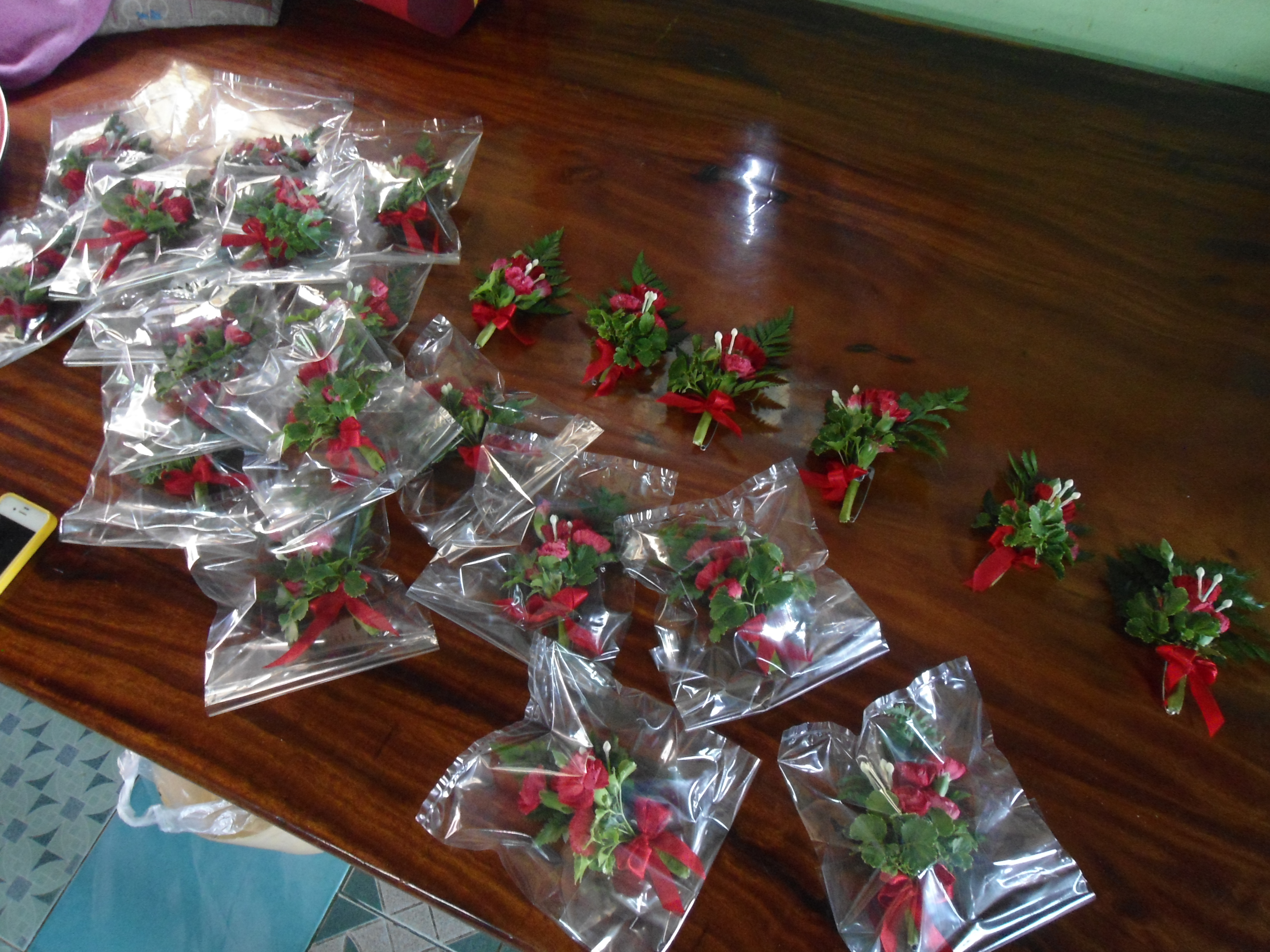ช่อดอกไม้ติดหน้าอก (ส่งงาน รร.อยุธยาวิทาลัย)