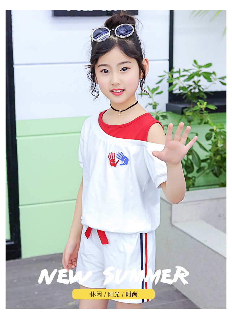 ชุดเสื้อสีขาว+กางเกงขาสั้น