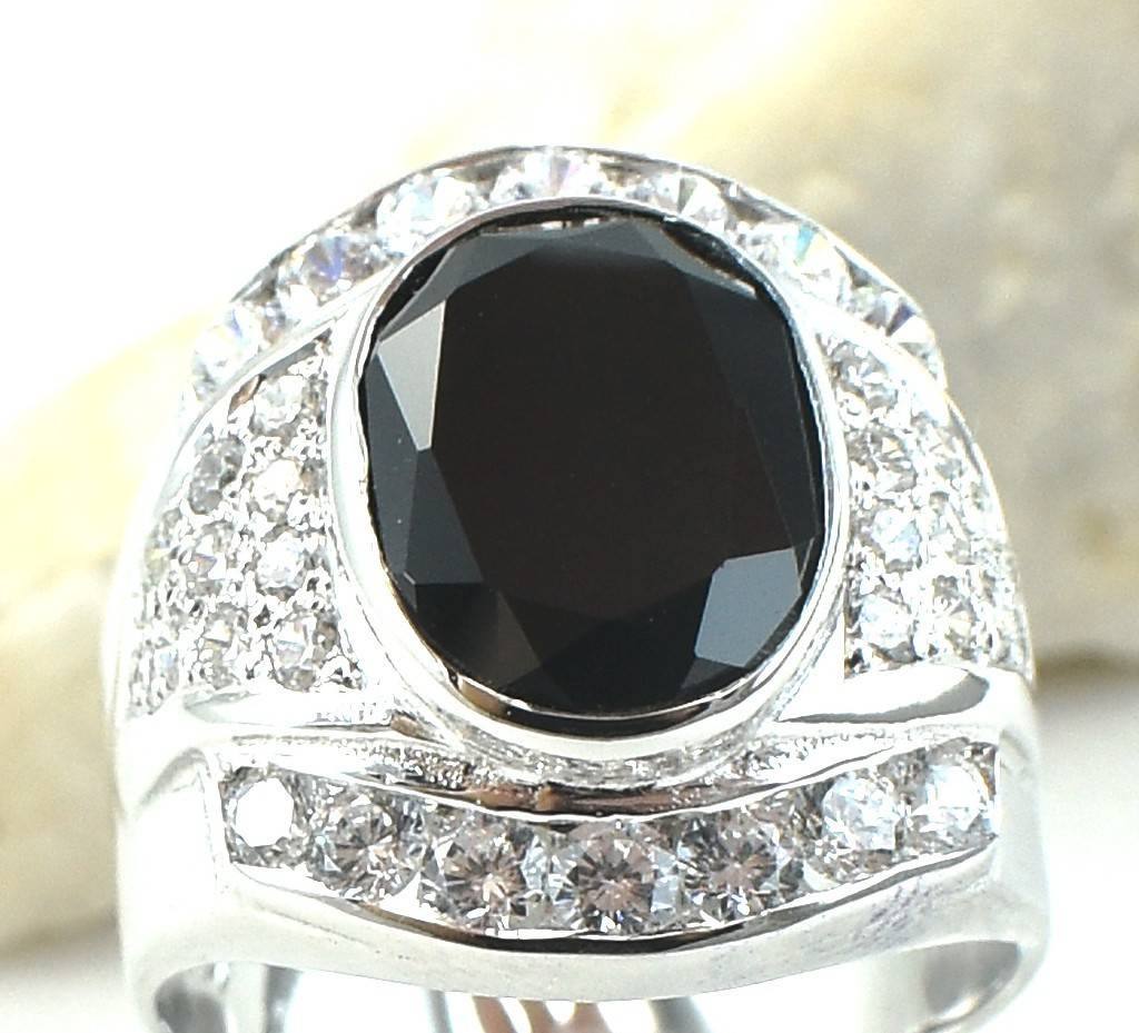 แหวนเงินแท้ราคาถูกชุบทองคำขาว นิลแท้ 6.45 กะรัต เพชรCZ 1.42 กะรัต งานประณีตสวยงาม สั่งผลิตค่ะ