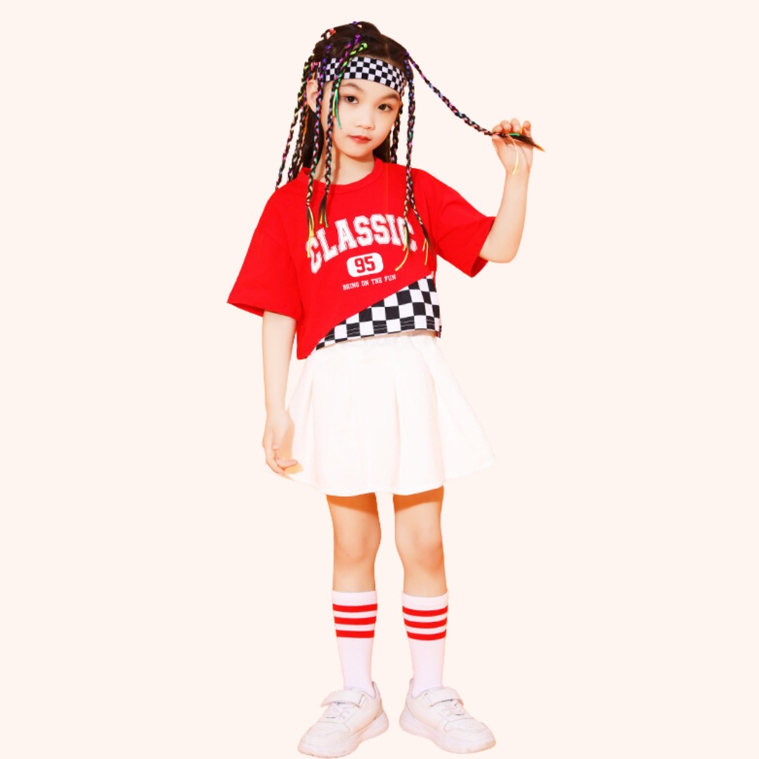 ชุดเต้น ชุดเซ็ต เสื้อแดงแขนสั้นลาย CLASSIC95 กระโปงสั้น กางเกงขายาว