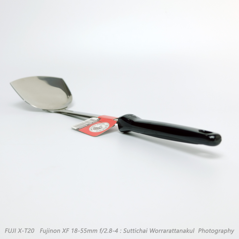 ตะหลิวกลาง Rooster ด้ามดำ ตราหัวม้าลาย