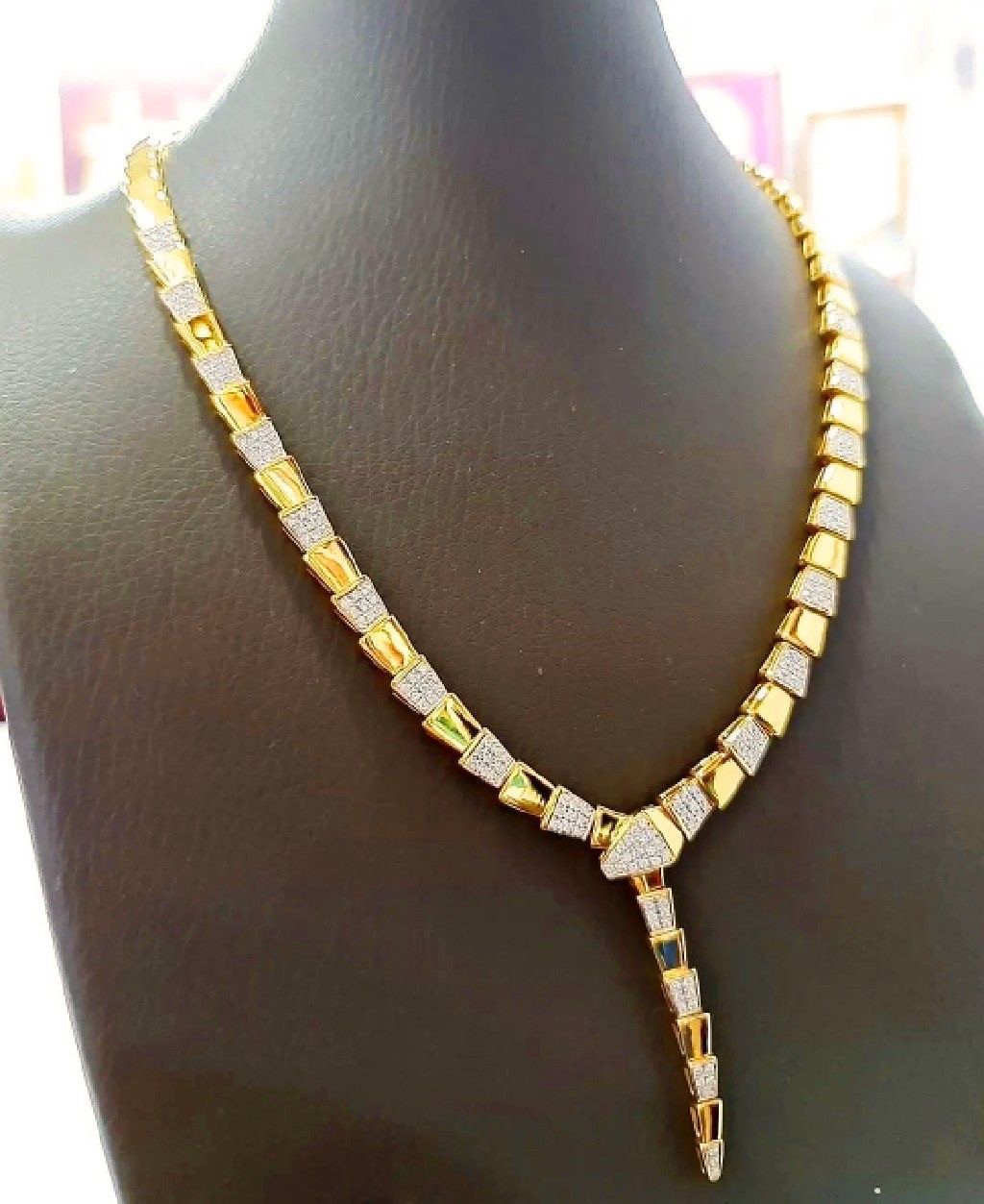 พร้อมส่งและสั่งผลิตสร้อยคอทองงู หรูมากๆของจริงสวยกว่าในรูปค่ะ ใส่เที่ยว ออกงาน ทองคำ9K เพชรแท้ 1.50 กะรัต 199 เม็ด ราคาถูกมาก ส่งฟรี