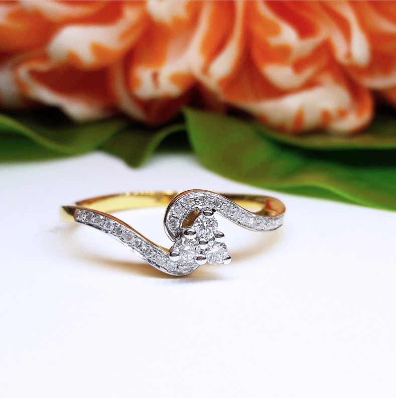 สั่งผลิตเพชรเบลเยี่ยมคัท แหวนแต่งงาน แหวนหมั้น ใส่เที่ยว ออกงาน แหวนทองคำ 18K เพชรแท้ 0.18 กะรัต 3.30 กรัม น้ำ 99 ราคาถูกมาก มีใบรับประกันค่ะ