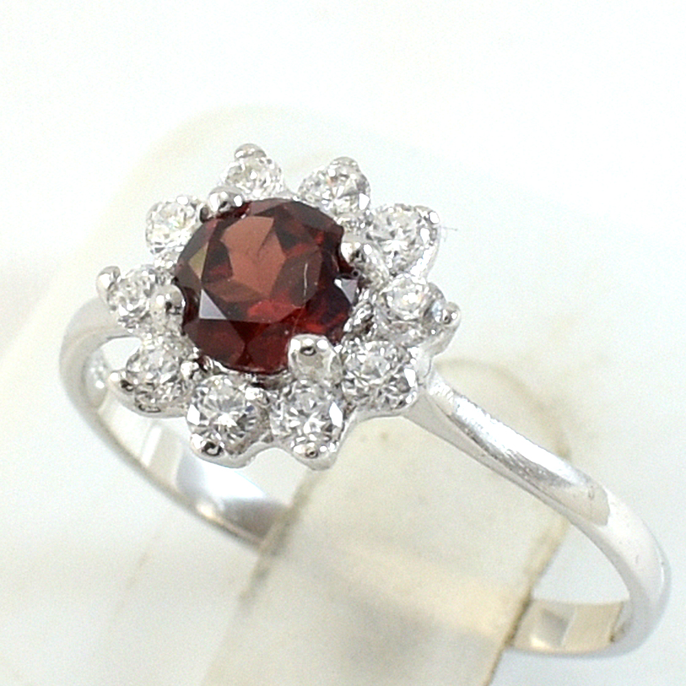 แหวนเงินแท้ราคาถูกชุบทองคำขาว พลอยแท้โกเมน 0.65 กะรัต เพชรCZ 0.30 กะรัต งานประณีตสวยงาม สั่งผลิตค่ะ