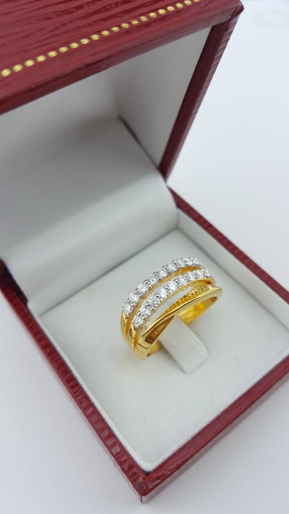 สั่งผลิตเพชรเบลเยี่ยมคัท แหวนแต่งงาน แหวนหมั้น ใส่เที่ยว ออกงาน แหวนทองคำ 18K เพชรแท้ 0.54 กะรัต 6.51 กรัม น้ำ 99 ราคาถูกมาก มีใบรับประกันค่ะ