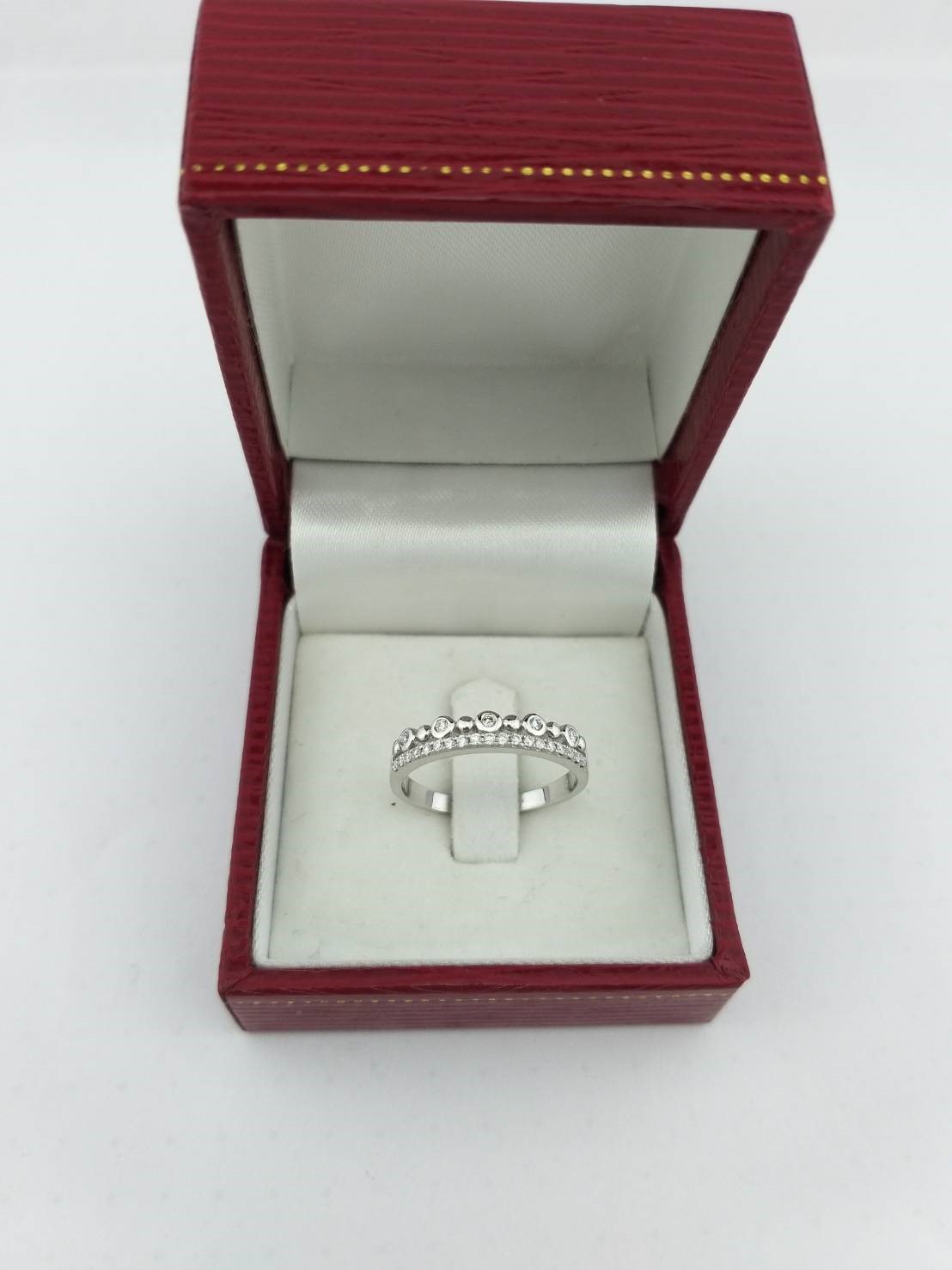 สั่งผลิตเพชรเบลเยี่ยมคัท แหวนแต่งงาน แหวนหมั้น ใส่เที่ยว ออกงาน แหวนทองคำ 18K เพชรแท้ 0.18 กะรัต 2.38 กรัม น้ำ 99 ราคาถูกมาก มีใบรับประกันค่ะ