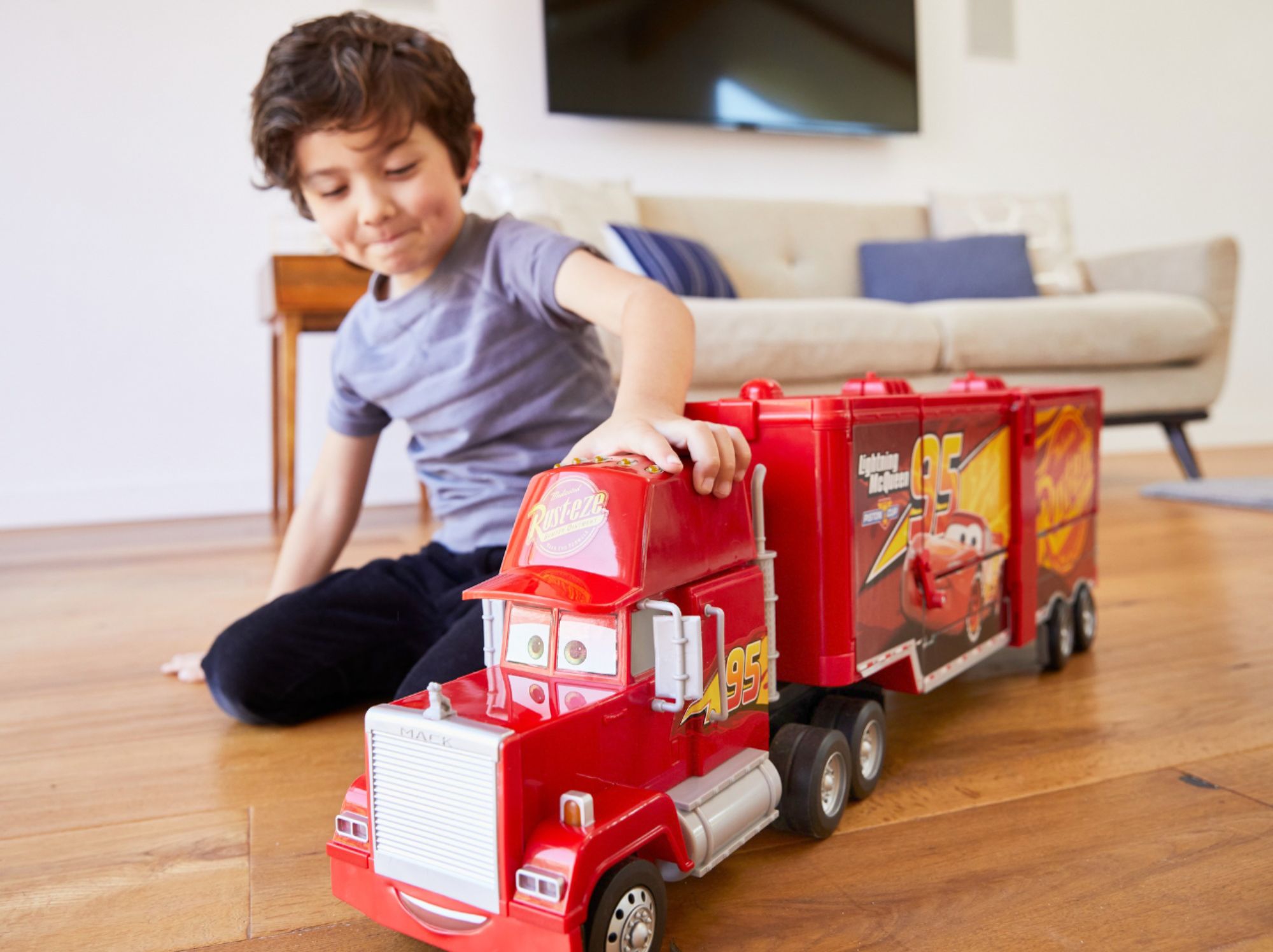 รถขนาดใหญ่ 2 in 1 Disney Pixar Cars Super Track Mack Playset