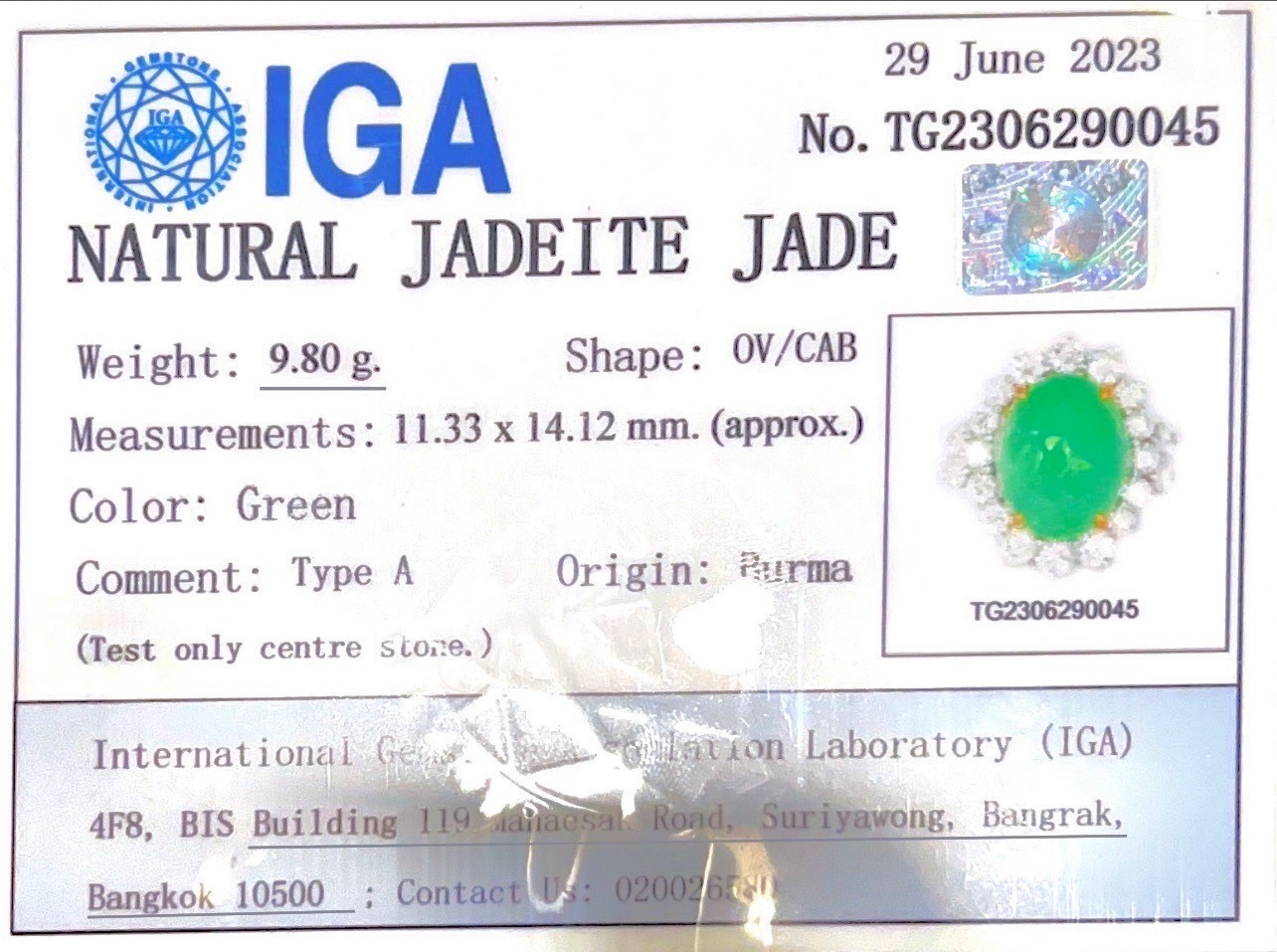 แหวนหยกพม่าธรรมชาติ (หลังเบี้ย) Natural Burmese Jade Ring หยกพม่าสีเขียวเม็ดนี้ เป็นหยก Type A มาจากประเทศพม่า เป็นทรงหลังเบี้ย เนื้อแก้ว สีเขียวกรีนแอปเปิ้ล เกรดท๊อปพรีเมี่ยม มีใบเซอร์รับประกันจากสถาบัน