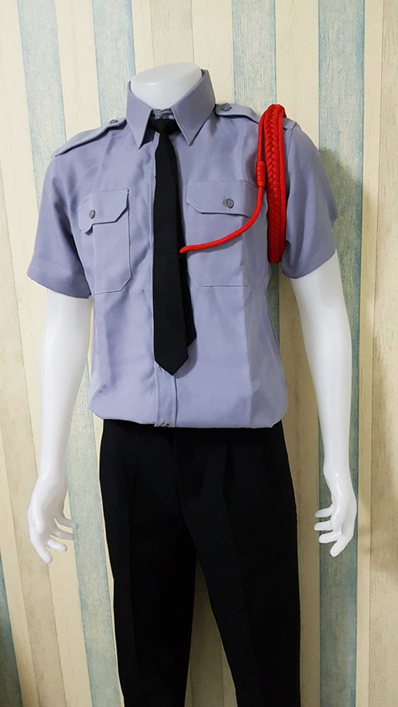 ชุดรปภเสื้อสีเทากางเกงสีดำ