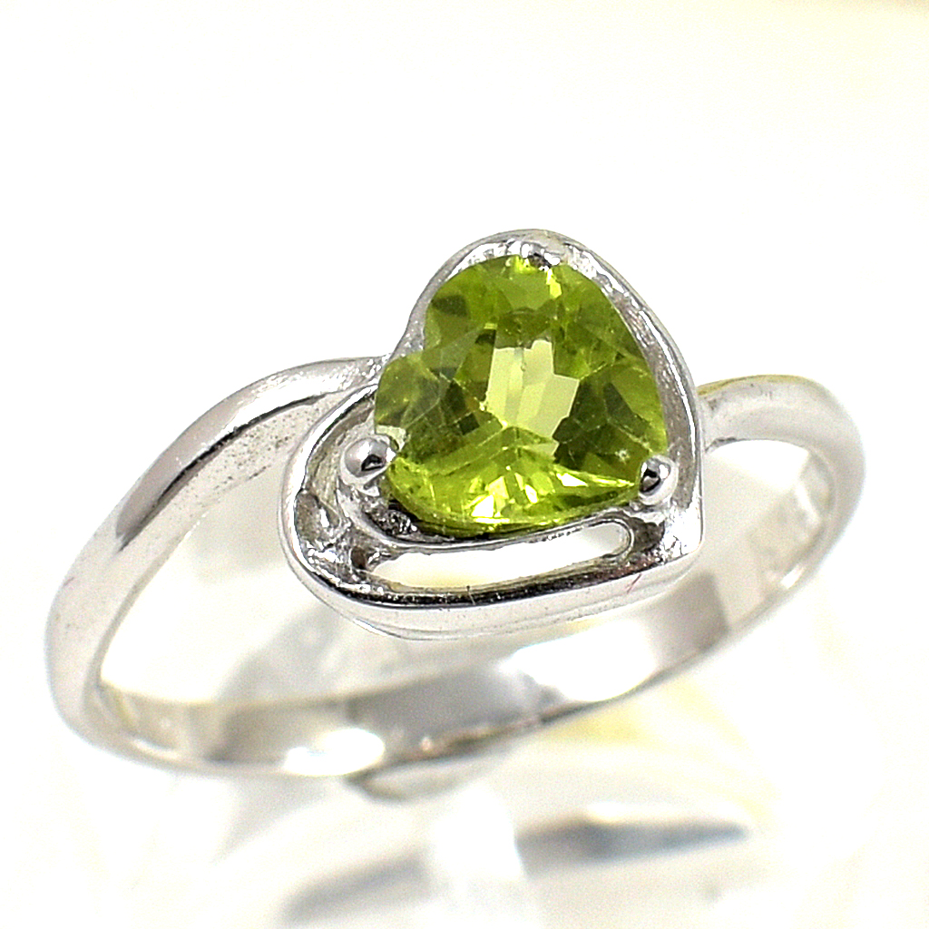 แหวนเงินแท้ราคาถูกชุบทองคำขาว เพอริดอทแท้ 0.95 กะรัต งานประณีตสวยงาม สั่งผลิตค่ะ