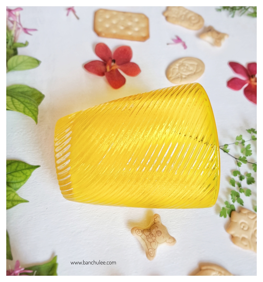 Yellow Short Glass Cup แก้วน้ำสีเหลือง ลายเกลียว นูน