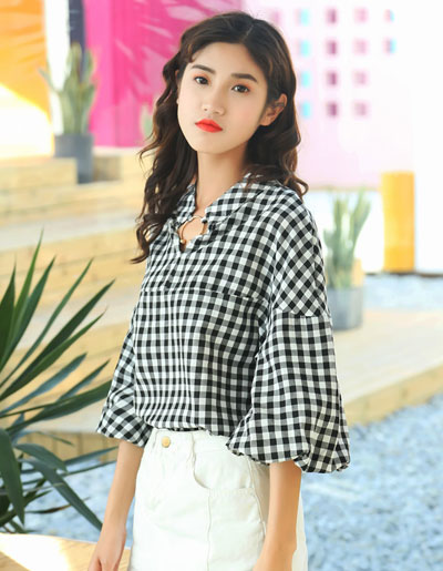 เสื้อแฟชั่นคอวี ลายสก๊อตสุดฮิต แขนดีไซน์พองๆ ใส่ห่วงคอเสื้อสุดเก๋ รหัส 1859